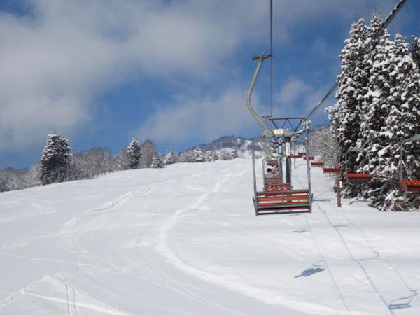 信州・戸狩温泉スキー場で春スキーすべり納め体験記