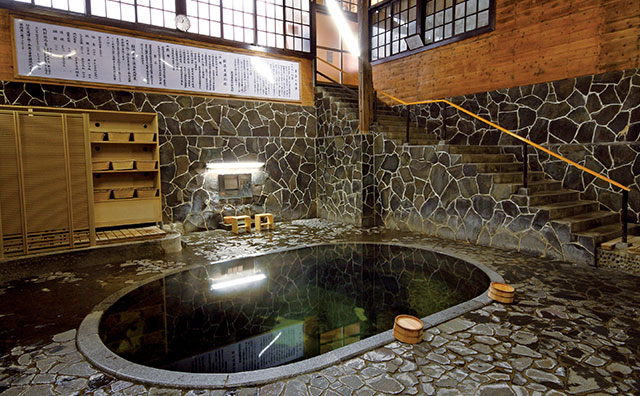 鉛温泉　藤三旅館
