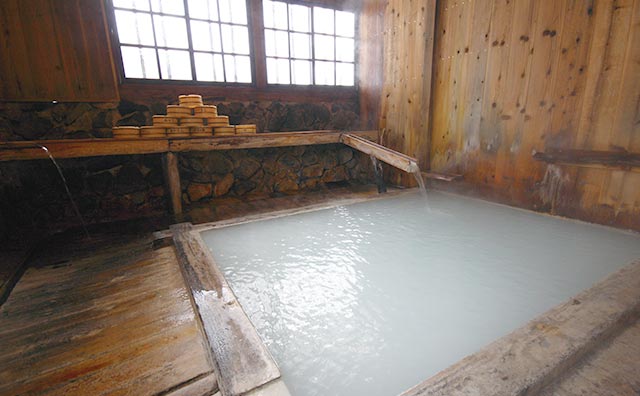 鶴の湯温泉　内湯「白湯」のイメージ