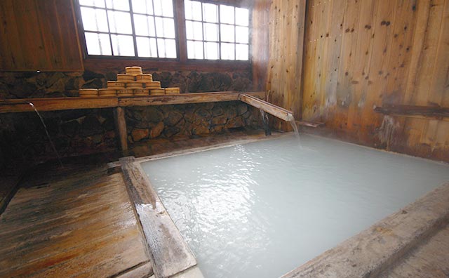 鶴の湯温泉　内湯「白湯」