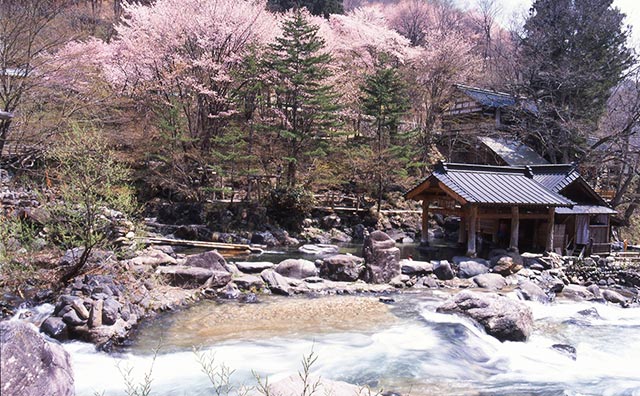 宝川温泉 汪泉閣　露天風呂の一例