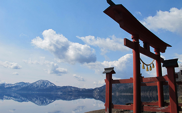 田沢湖　御座石神社の鳥居