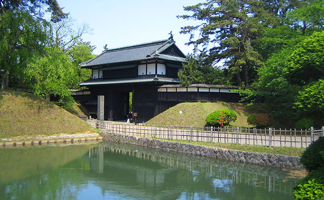 弘前城　追手門のイメージ