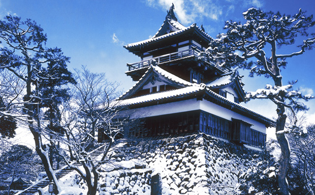 雪景色の丸岡城のイメージ