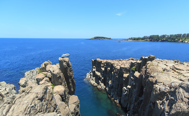 夏の東尋坊のイメージ