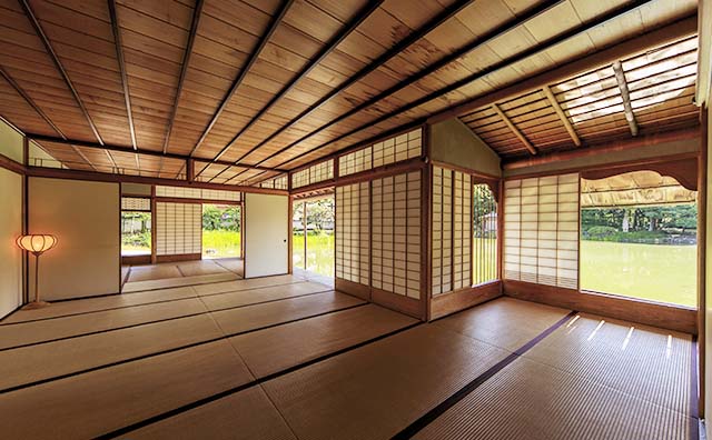 御次ノ間から望む御座ノ間と庭園