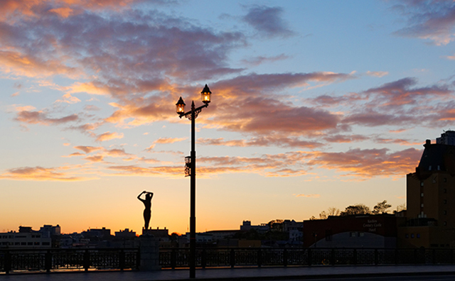 幣舞橋の夕日「夏の像」のイメージ