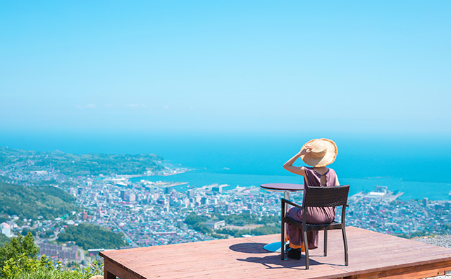 ＜小樽天狗山ロープウエイ＞小樽の街を眼下に楽しむ約5分間の空中散歩。ロープウエイ往復乗車券付きプラン