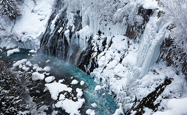 白ひげの滝　冬のイメージ