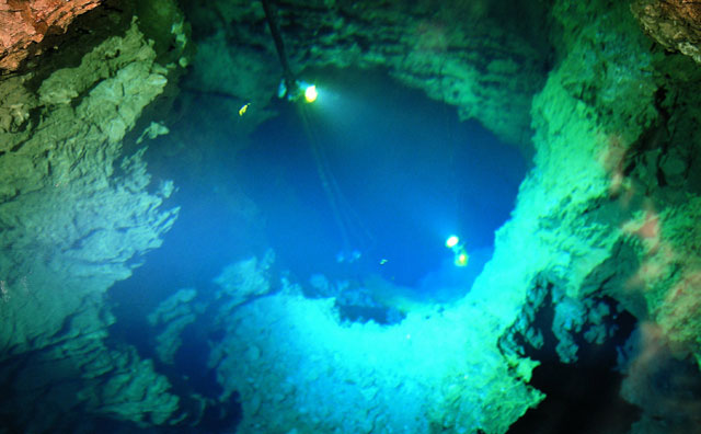 龍泉洞のイメージ