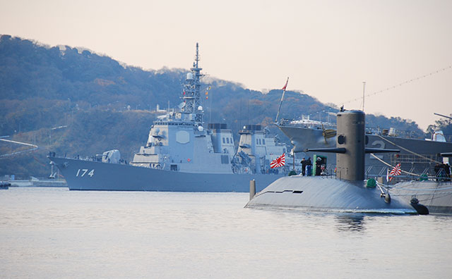 横須賀港　軍艦