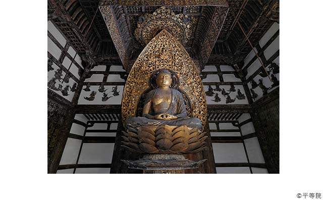 平等院鳳凰堂内正面　阿弥陀如来坐像　©平等院