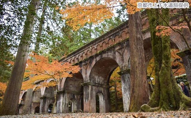 南禅寺水路閣　水路閣（紅葉） のイメージ