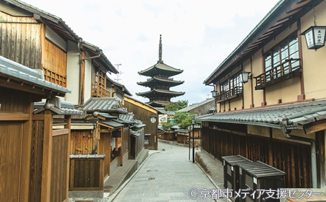 京都エリア　八坂通の街並み