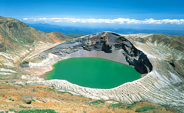 御釜のイメージ（写真提供：宮城県観光課）