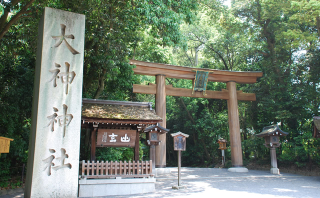 大神神社 二の鳥居 のイメージ