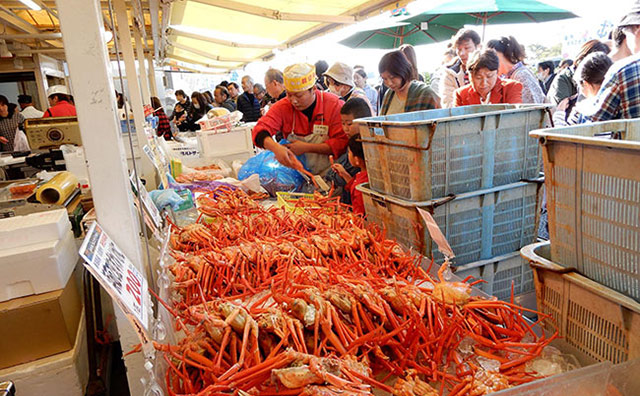 寺泊 魚の市場通り