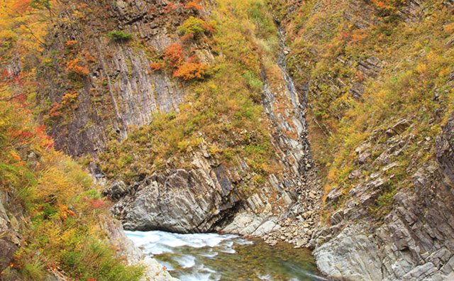 清津峡の紅葉イメージ