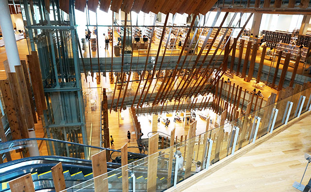 富山市ガラス美術館