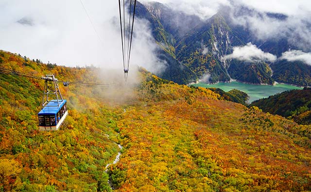 秋の紅葉と立山黒部アルペンルート・大観峰と立山ロープウェイ