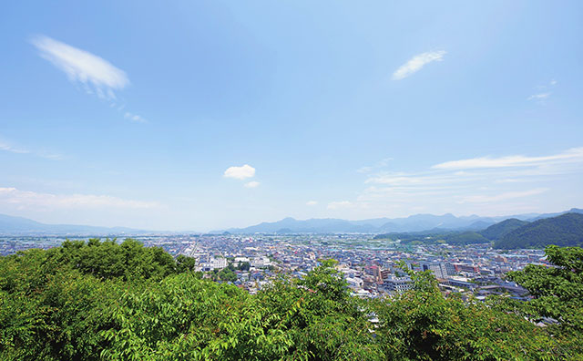 天童公園（舞鶴山）から望む天童市街