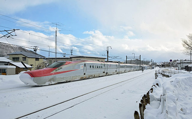雪と電車のイメージ
