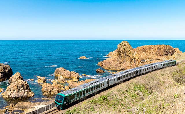 絶景ワイドビューにコース料理に足湯！ JR東日本のイベント列車・リゾート列車おすすめ8選の記事イメージ