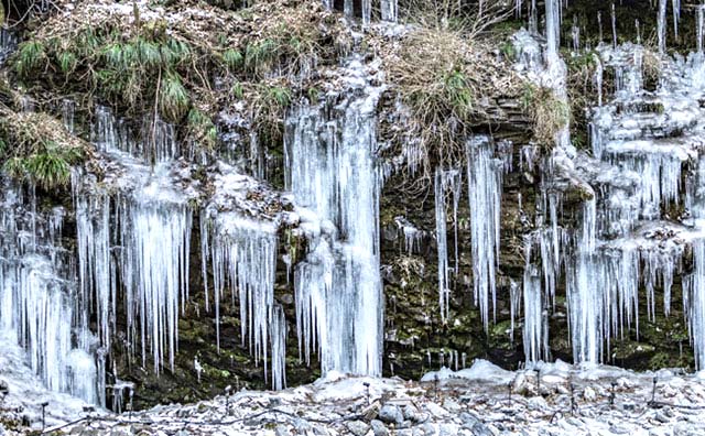 三十槌の氷柱のイメージ