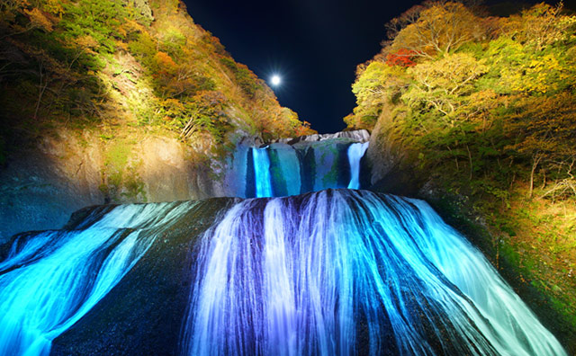 袋田の滝のライトアップのイメージ