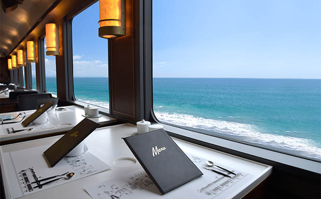 TOHOKU EMOTION 車内　提供：JR東日本 