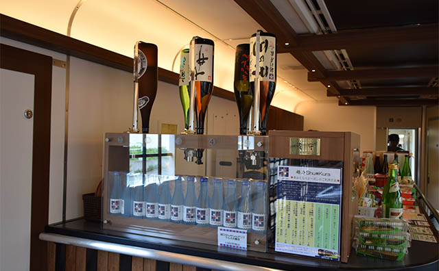 越乃Shu*Kura　利き酒コーナー　提供：JR東日本