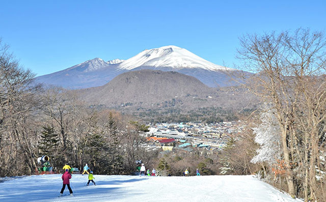 軽井沢プリンスホテルスキー場 正面は浅間山のイメージ