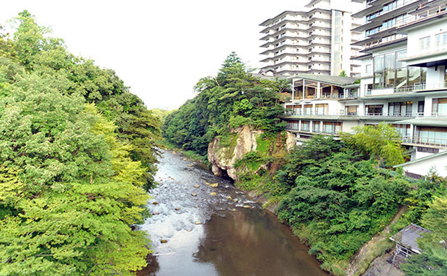 名取川沿い広がる秋保温泉街のイメージ