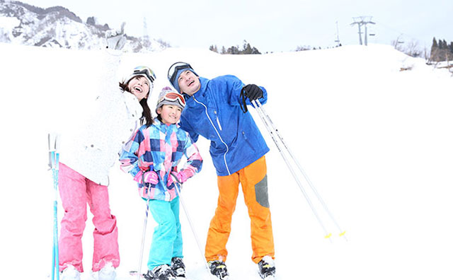 親子で楽しむならスキー・スノボ教室のあるゲレンデツアーへ！の記事のイメージ