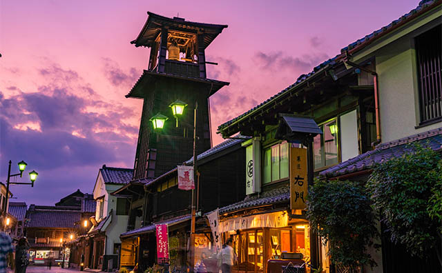 夕刻の蔵造りの町並み