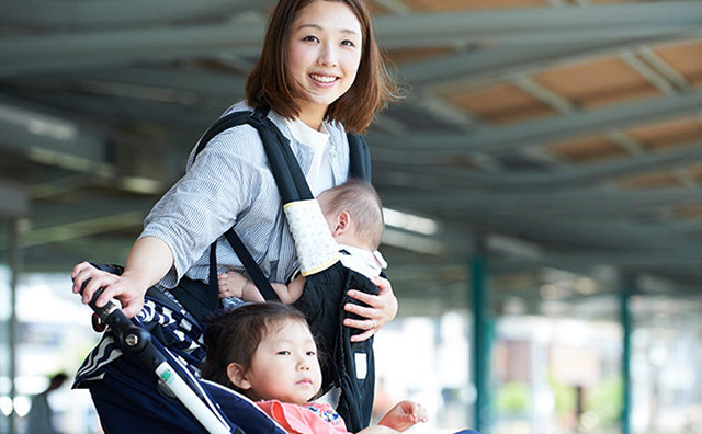 赤ちゃんを連れて新幹線に乗るときのポイント ベビーカーの持ち込み オムツ替え 授乳方法 びゅうトラベル Jr東日本