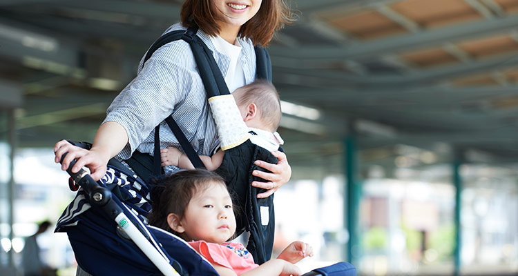 赤ちゃんを連れて新幹線に乗るときのポイント ベビーカーの持ち込み オムツ替え 授乳方法 びゅうトラベル Jr東日本