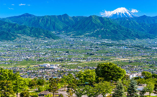 石和温泉のある甲府盆地