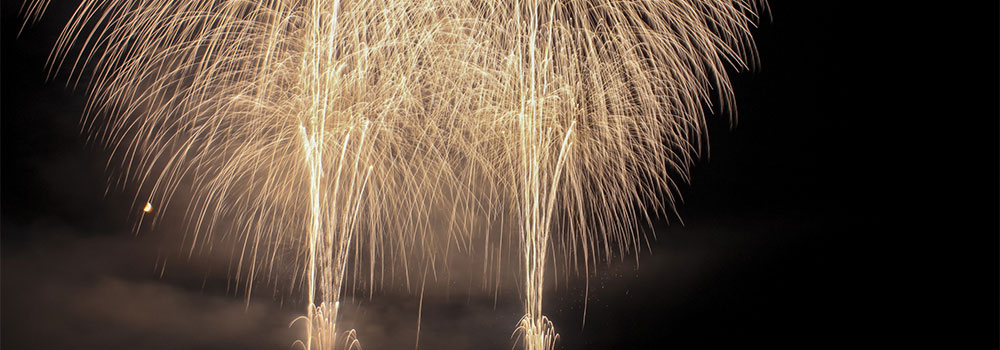 「酒田花火ショー」は最上川の河川敷から観られる大迫力の花火ショーのイメージ