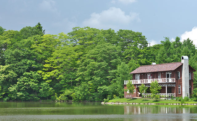軽井沢タリアセン 湖畔にたたずむ睡鳩荘のイメージ