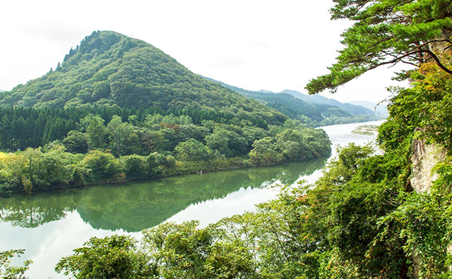 七座山と米代川のイメージ