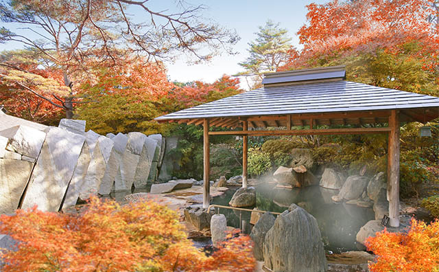 篝火の湯　緑水亭　秋の女性露天風呂