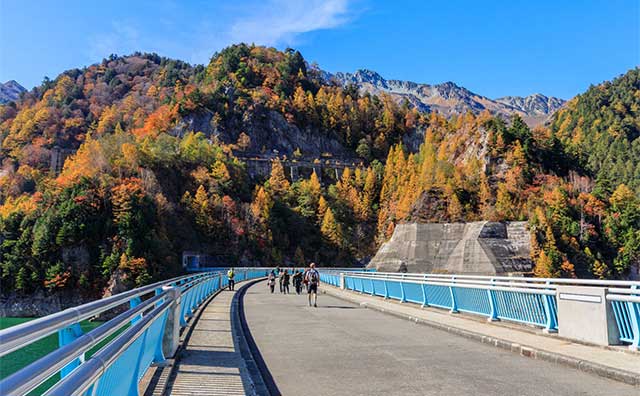 秋の紅葉は立山黒部アルペンルートがおすすめのイメージ