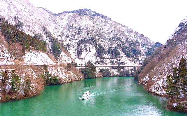 庄川峡遊覧船のイメージ