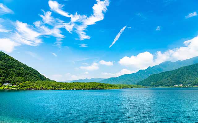澄み切った空気が気持ち良い！多彩な自然の表情を楽しむ富士五湖めぐり