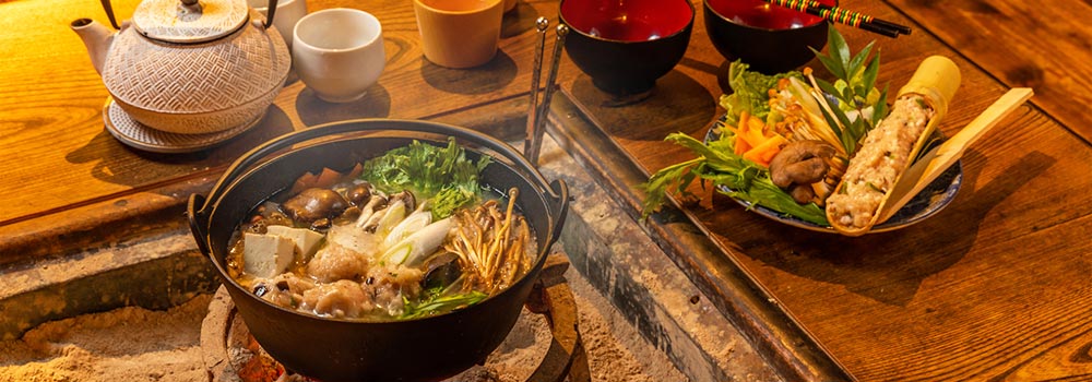 せんべい汁や芋煮、じゃじゃ麺など！東北のご当地グルメに舌鼓を打つのイメージ