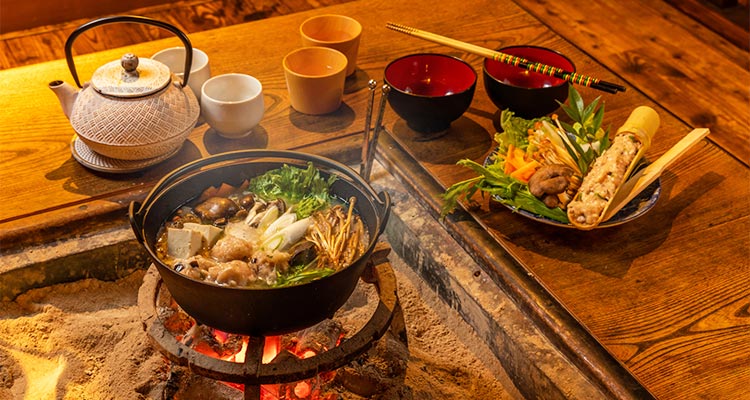 せんべい汁や芋煮、じゃじゃ麺など！東北のご当地グルメに舌鼓を打つのイメージ