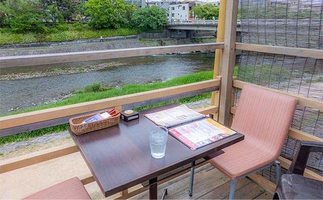 夏の風物詩、京都の「川床」って何？のイメージ