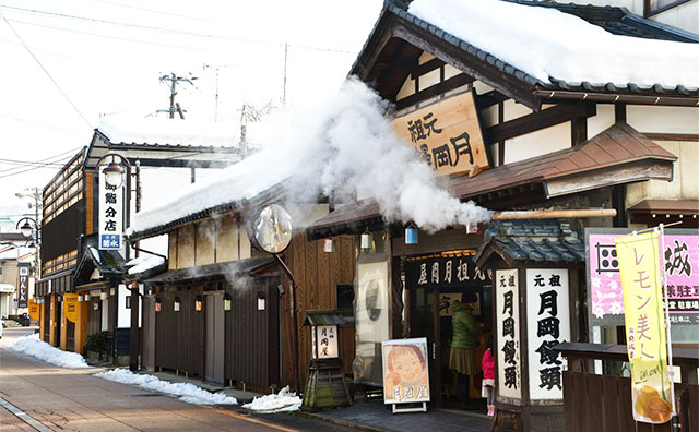 月岡温泉の温泉街を歩こう