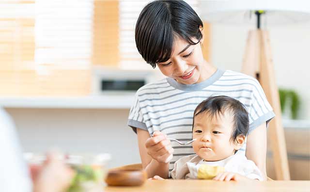 子連れ旅行の持ち物「食事用品」のイメージ